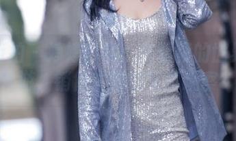 魔镜街拍 – 婷婷日常：在粉裙的世界里畅游，销售主管的写真观察