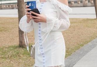 魔镜街拍 – 图集更新！芝芝穿蓝色泳衣，美得让人怀疑人生