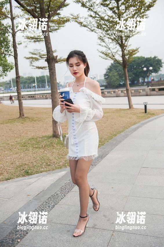 魔镜街拍-芝芝 魔镜街拍 - 图集更新!芝芝穿蓝色泳衣,美得让人怀疑人生