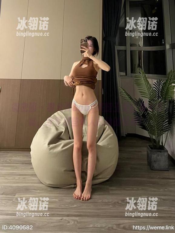 黎允熙baby 微密圈 - 黎允熙baby美腿玉足图集大揭秘,分享那些令人心动的瞬间!