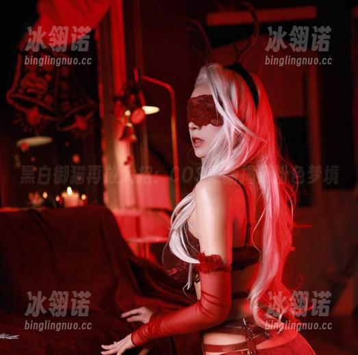 黑白御猫再放大招：COS更新揭开粉色梦境
